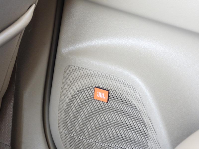 Toyota Highlander SE FWD V6 2012