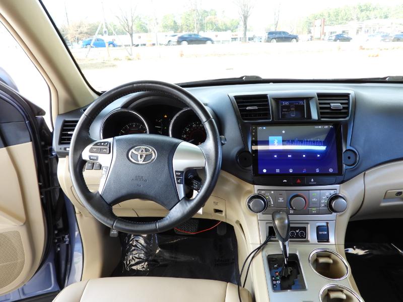 Toyota Highlander SE FWD V6 2012