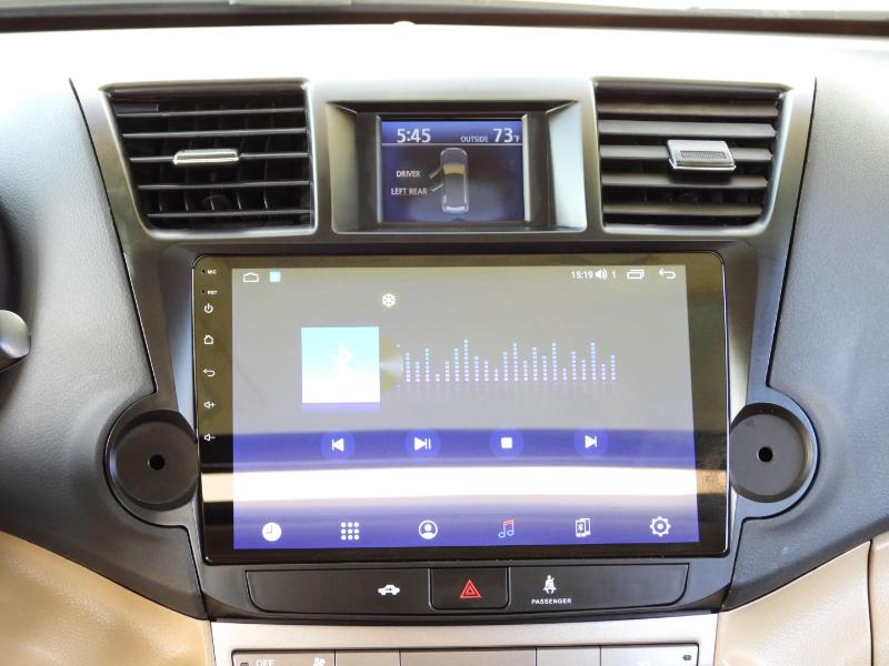 Toyota Highlander SE FWD V6 2012