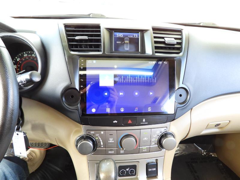 Toyota Highlander SE FWD V6 2012