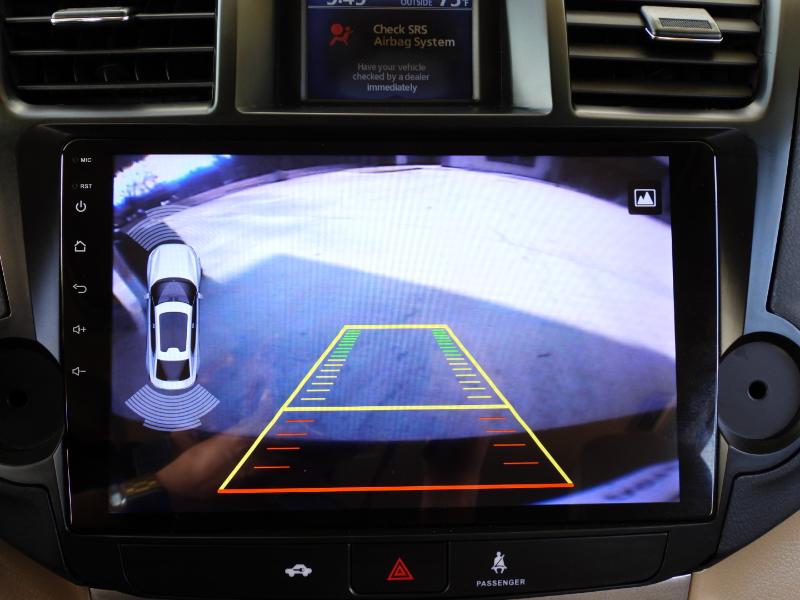 Toyota Highlander SE FWD V6 2012