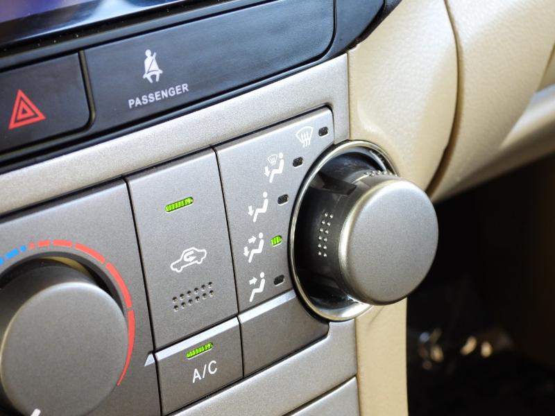 Toyota Highlander SE FWD V6 2012