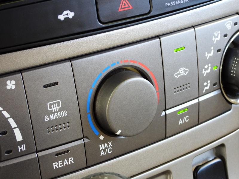 Toyota Highlander SE FWD V6 2012