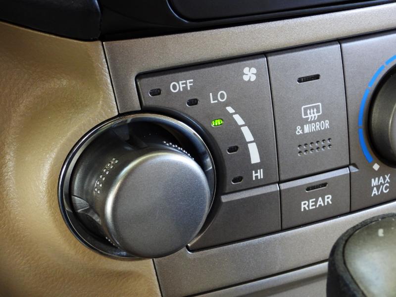 Toyota Highlander SE FWD V6 2012