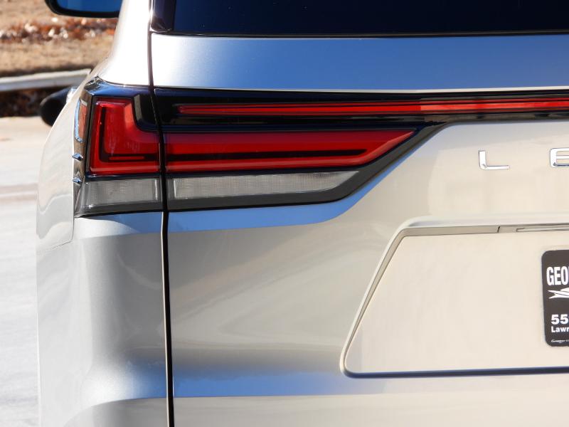 Lexus LX 600 F SPORT Handling 2023