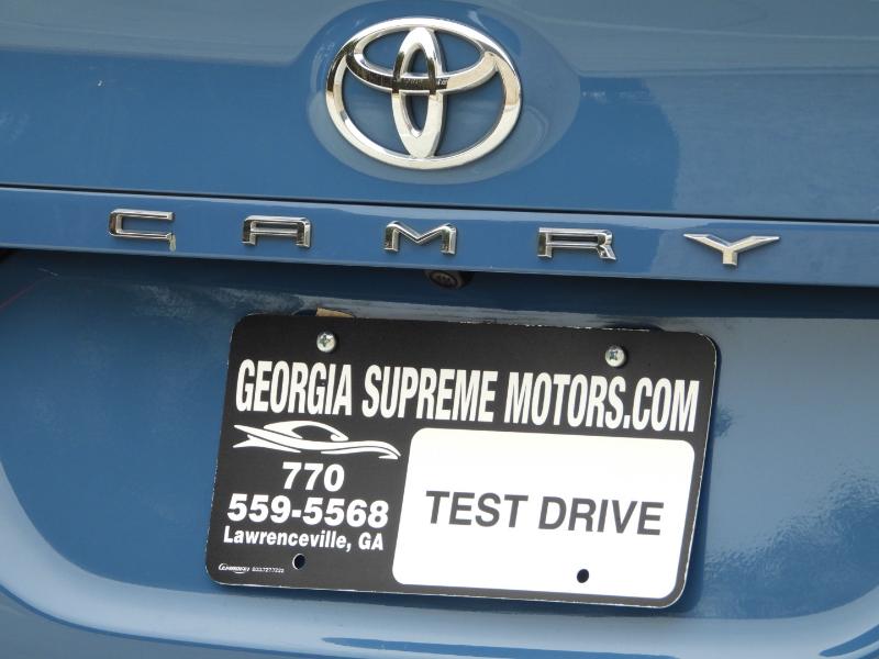 Toyota Camry SE 2023