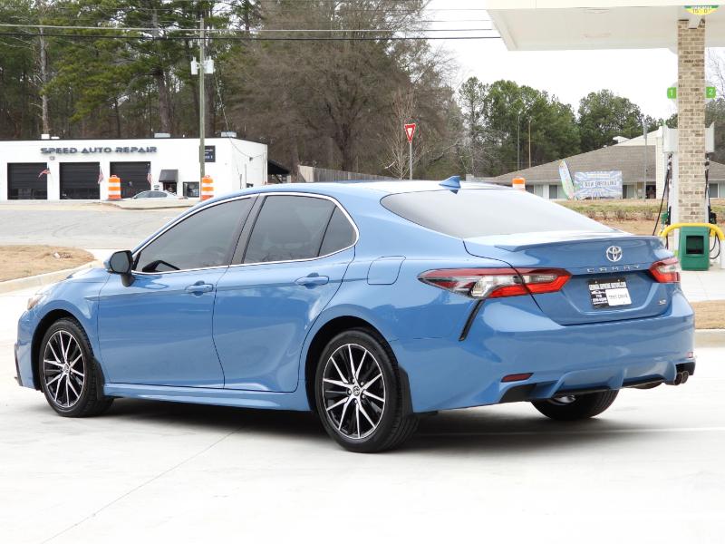 Toyota Camry SE 2023