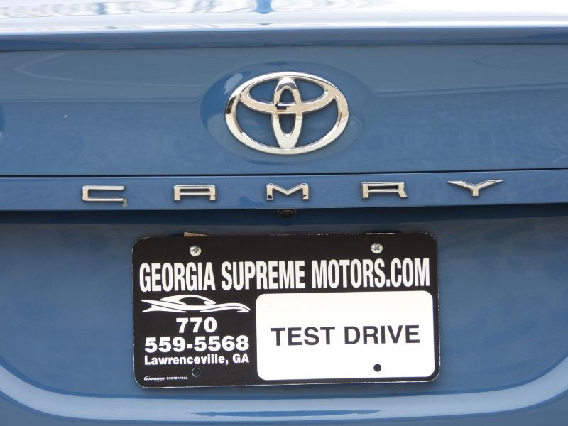 Toyota Camry SE 2023