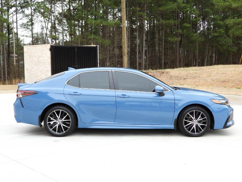 Toyota Camry SE 2023