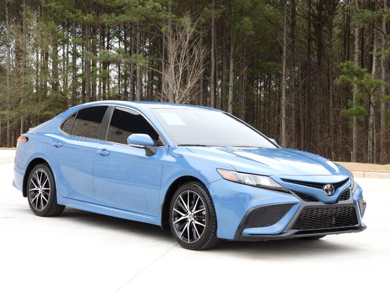 Toyota Camry SE 2023
