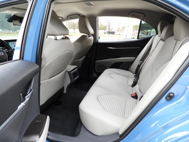 Toyota Camry SE 2023