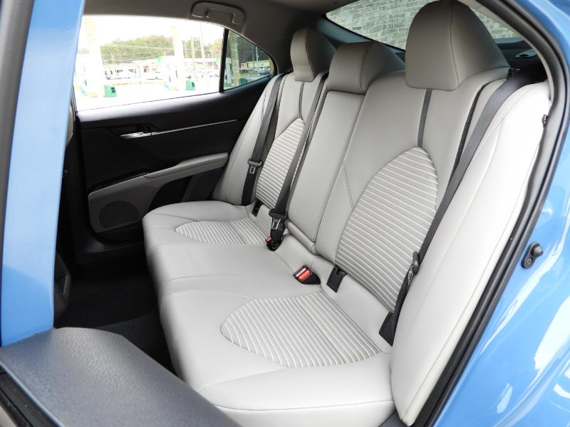 Toyota Camry SE 2023