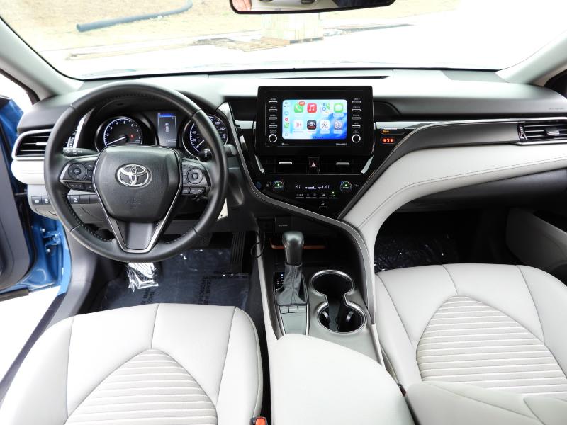 Toyota Camry SE 2023