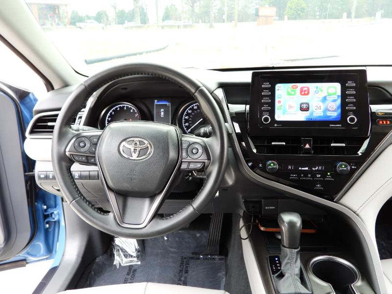 Toyota Camry SE 2023