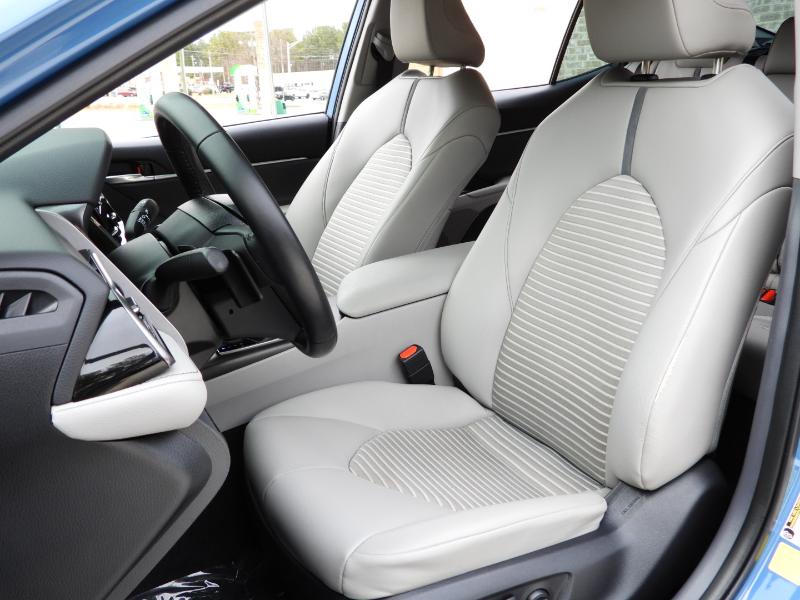 Toyota Camry SE 2023