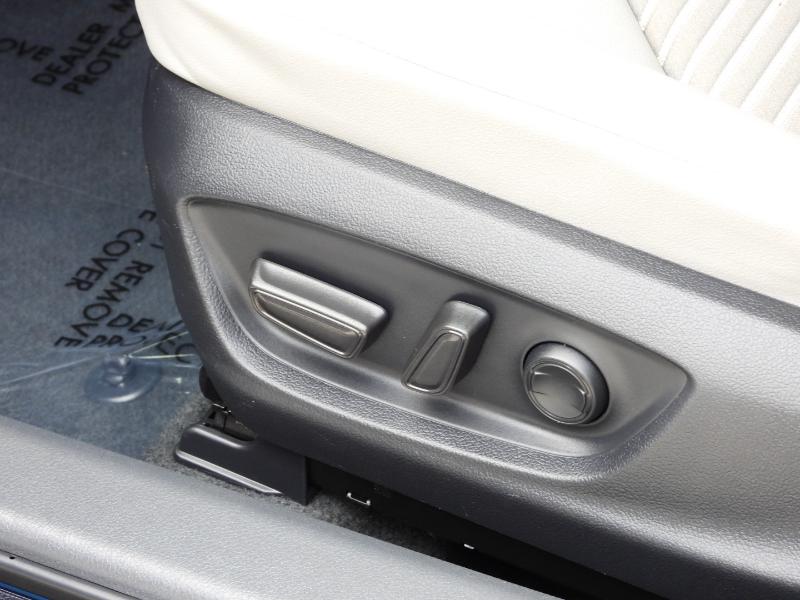 Toyota Camry SE 2023