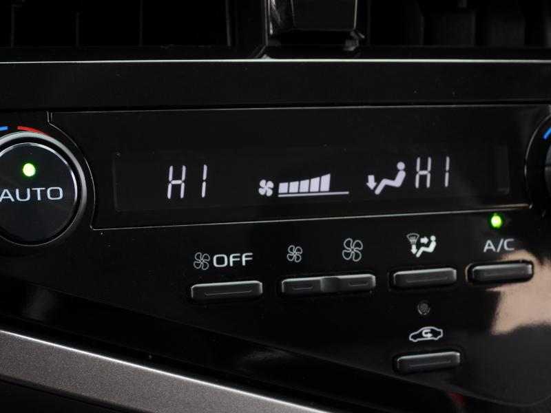 Toyota Camry SE 2023