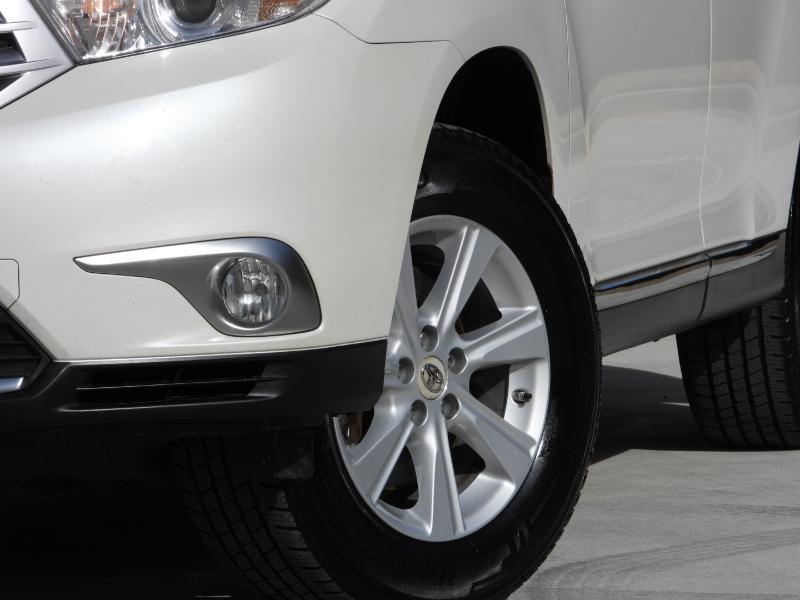 Toyota Highlander SE FWD V6 2012