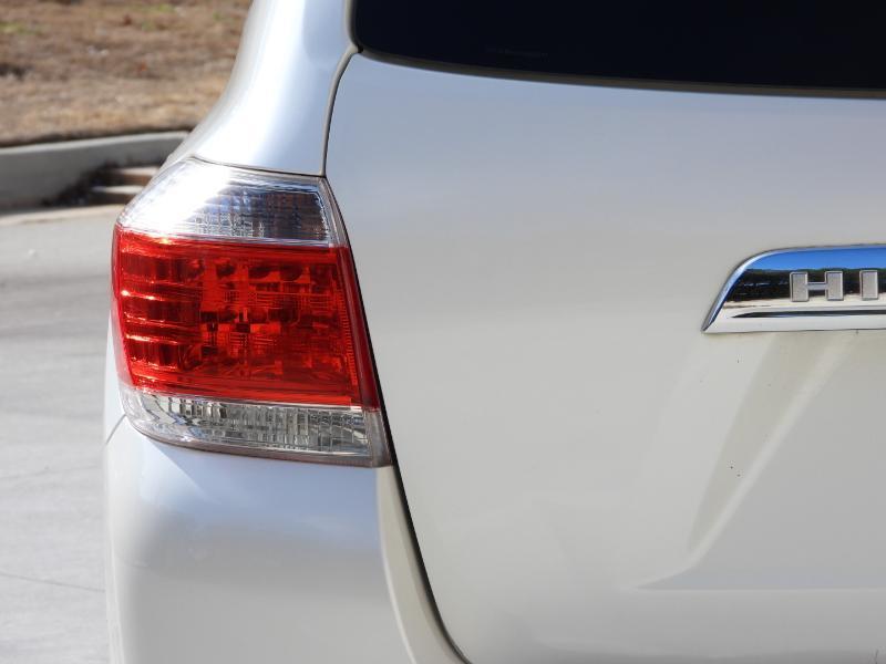 Toyota Highlander SE FWD V6 2012