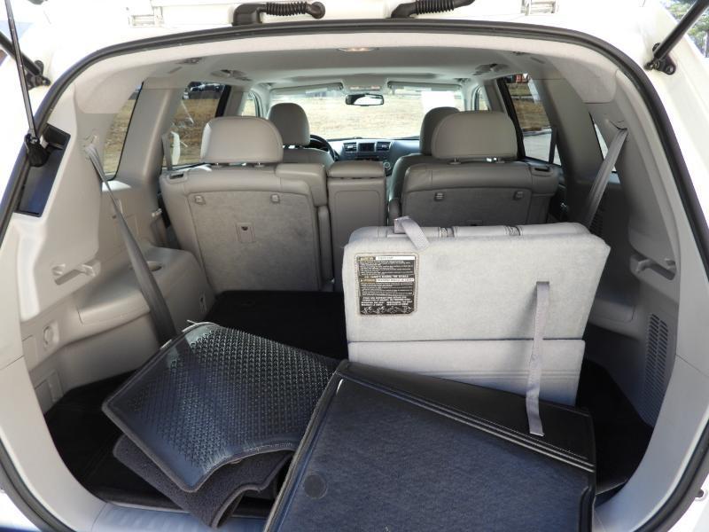 Toyota Highlander SE FWD V6 2012