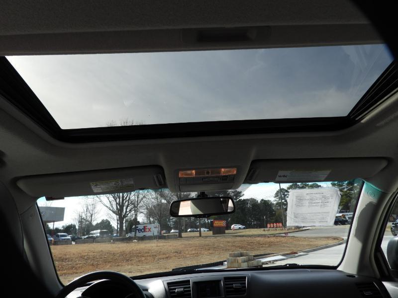 Toyota Highlander SE FWD V6 2012