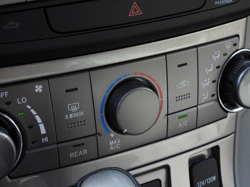 Toyota Highlander SE FWD V6 2012