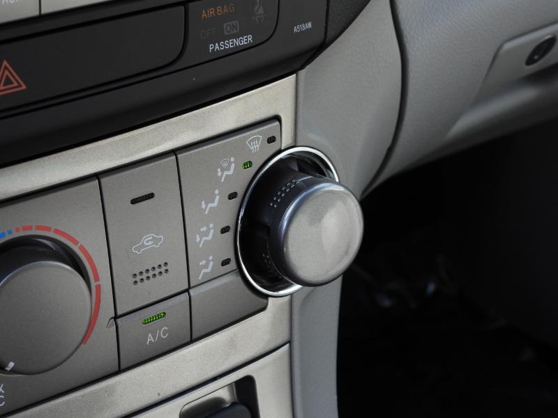 Toyota Highlander SE FWD V6 2012