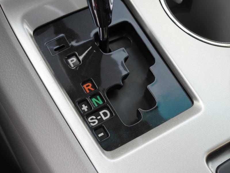 Toyota Highlander SE FWD V6 2012