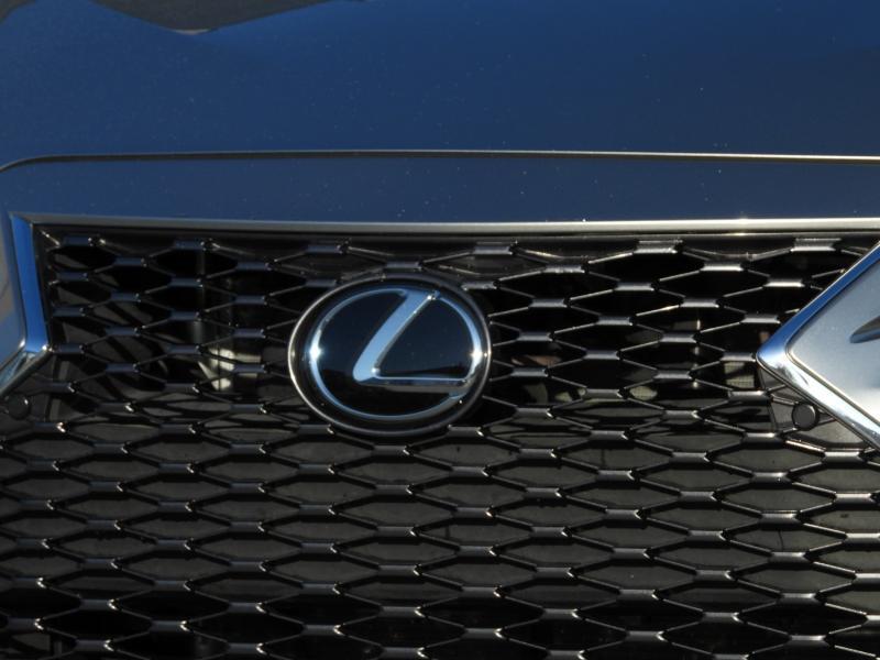 Lexus IS 300 RWD 2023