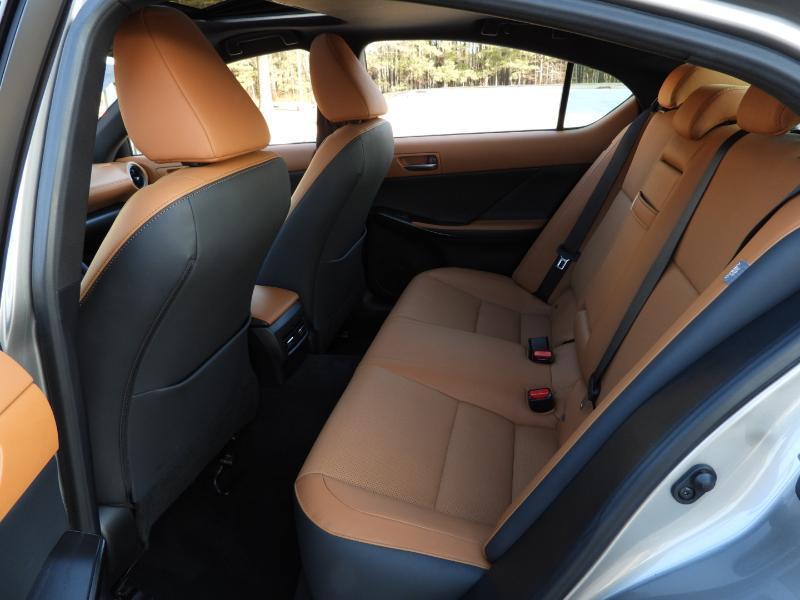 Lexus IS 300 RWD 2023