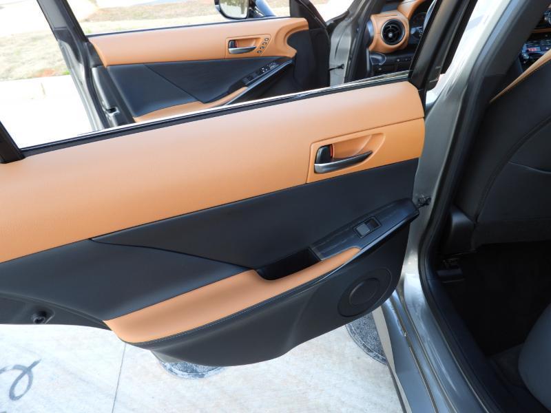 Lexus IS 300 RWD 2023