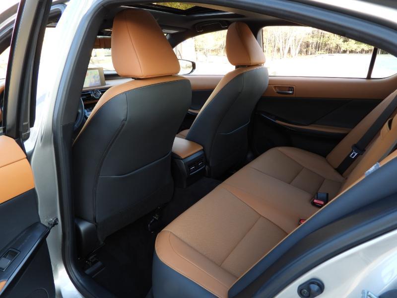 Lexus IS 300 RWD 2023