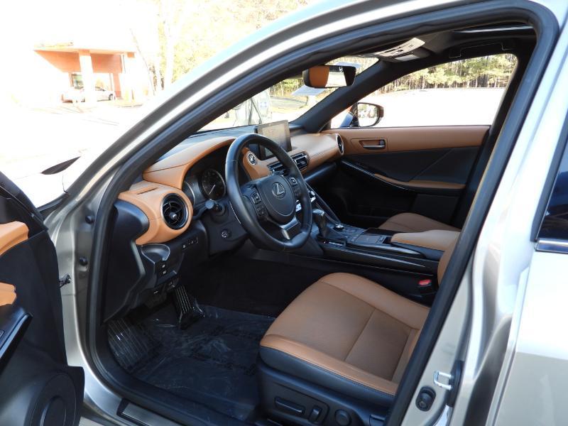 Lexus IS 300 RWD 2023