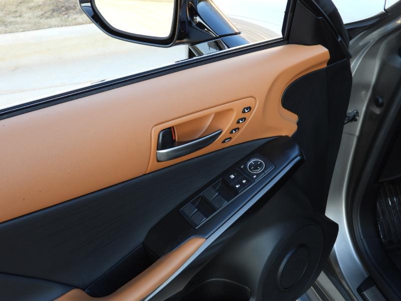 Lexus IS 300 RWD 2023