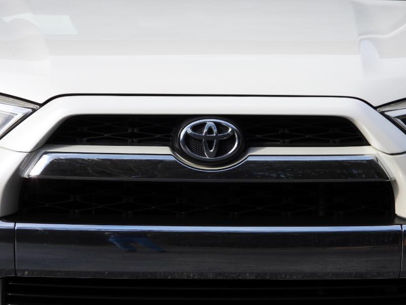 Toyota 4Runner Limited 2WD V6 2017