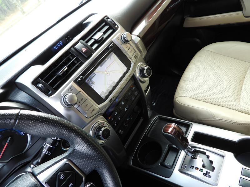 Toyota 4Runner Limited 2WD V6 2017