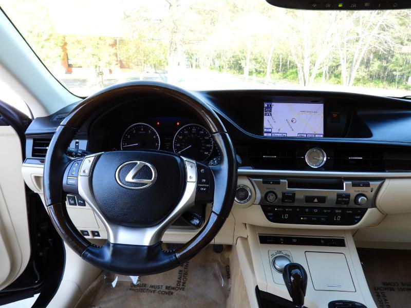 Lexus ES 350 Sedan 2013