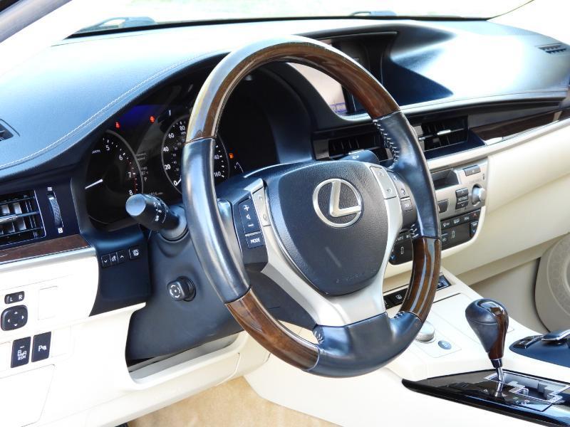 Lexus ES 350 Sedan 2013