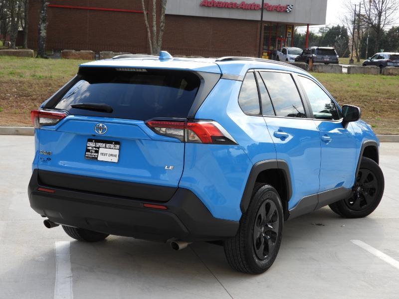 Toyota RAV4 LE 2021