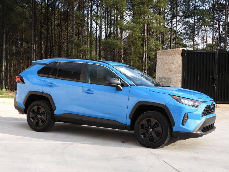 Toyota RAV4 LE 2021