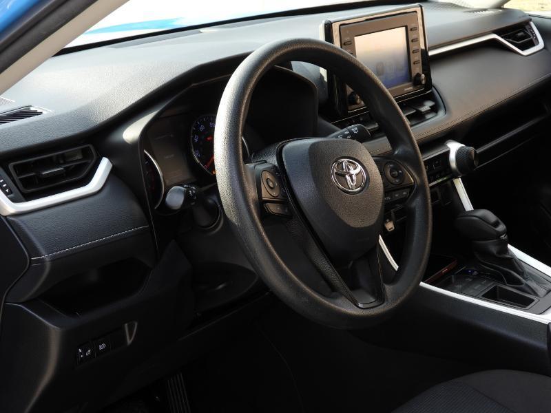 Toyota RAV4 LE 2021