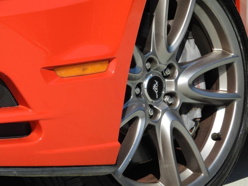 Ford Mustang GT Premium Coupe 2013