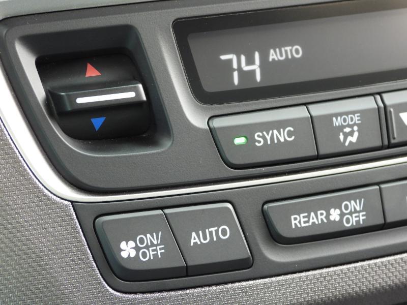 Honda Ridgeline RTL w/ Moonroof & Navigation 2023