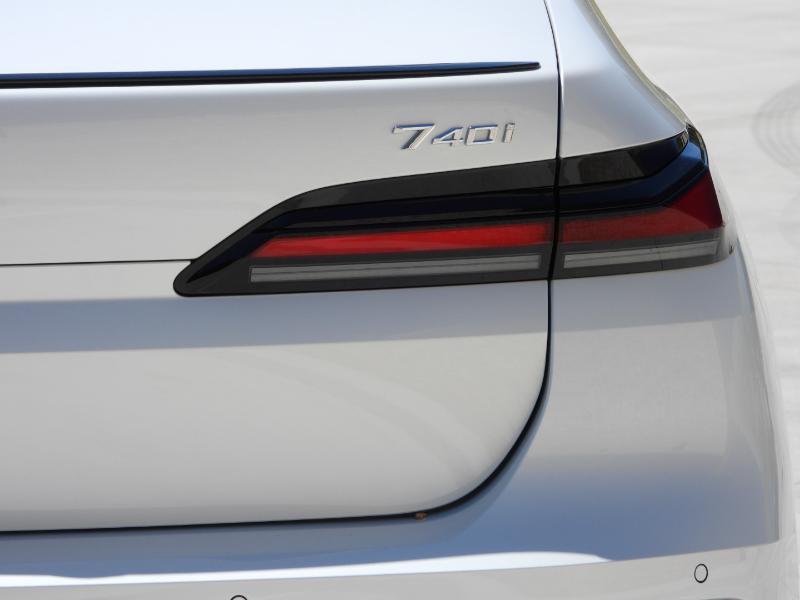 BMW 7-Series 740i 2024