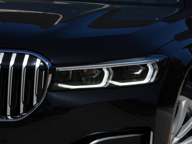 BMW 7-Series 740i 2021