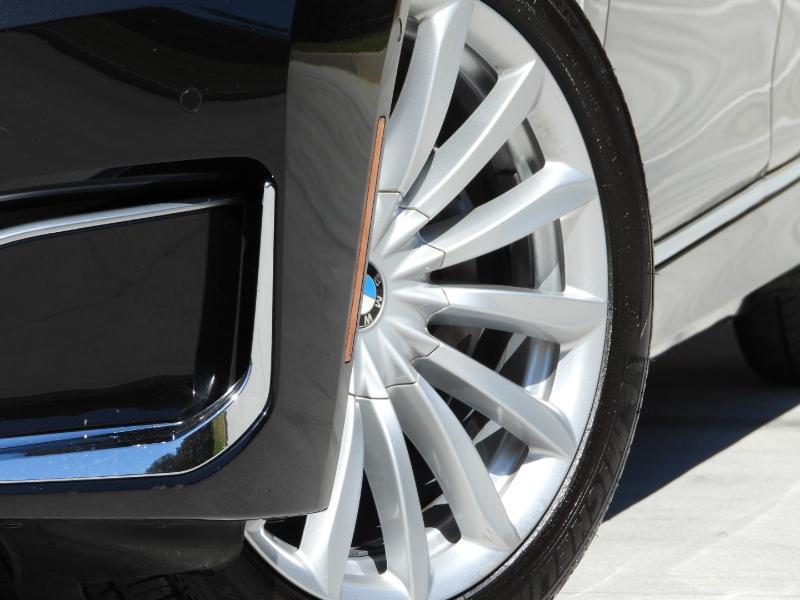 BMW 7-Series 740i 2021