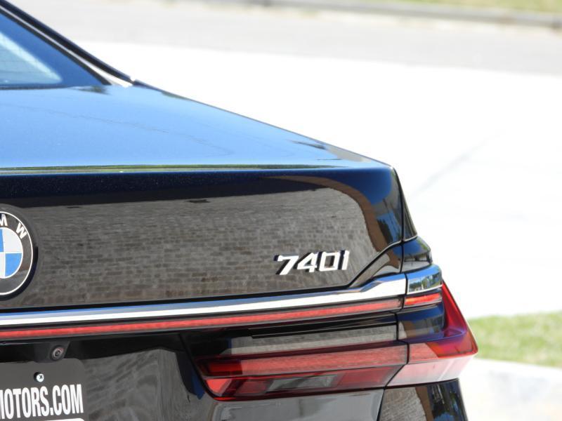 BMW 7-Series 740i 2021