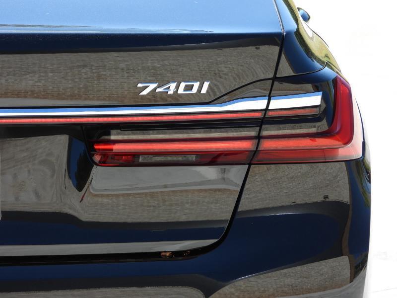 BMW 7-Series 740i 2021