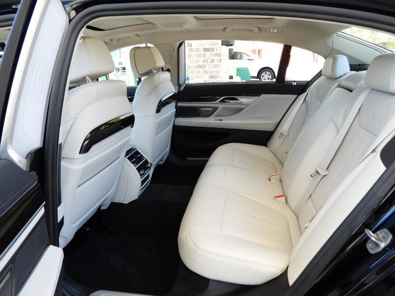 BMW 7-Series 740i 2021