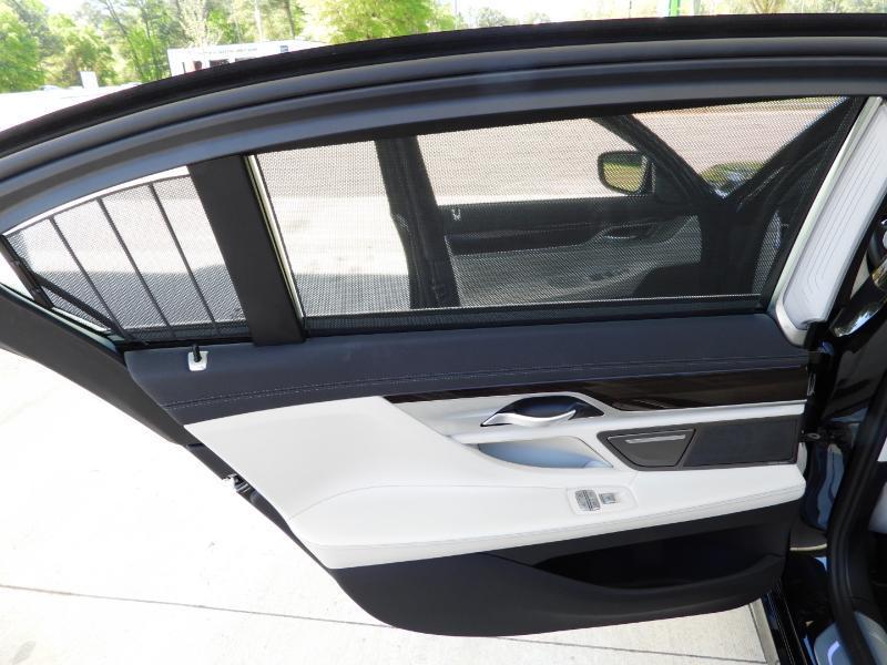 BMW 7-Series 740i 2021